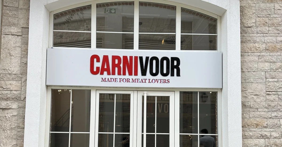 Carnivoor dış cephe ve tabela